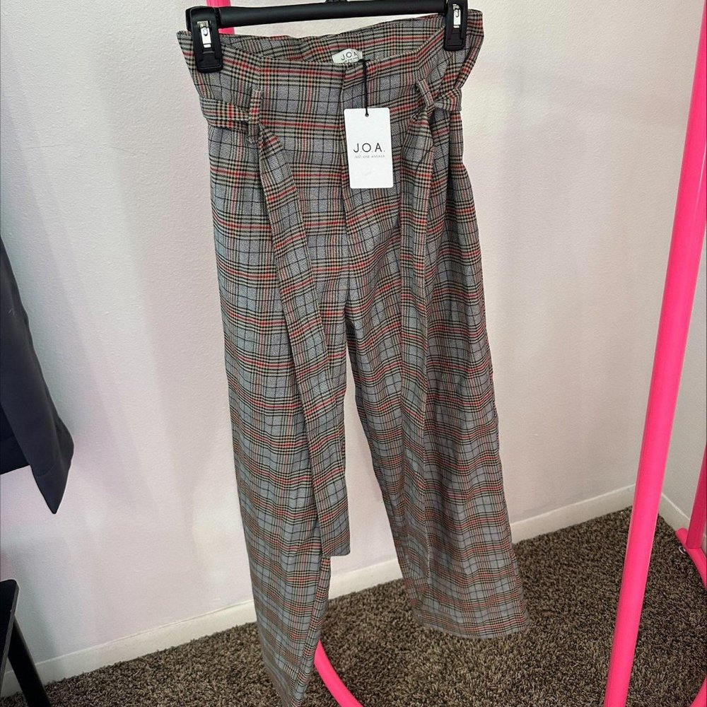 JOA PLAID BELTED CROPPED TROUSER PANTS SIZE MEDIUM‎